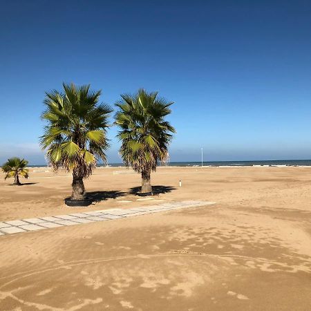 Appartamento NUOVO RISTRUTTURATO SULLA SPIAGGIA/ ON THE BEACH Llido Degli Estensi Exterior foto