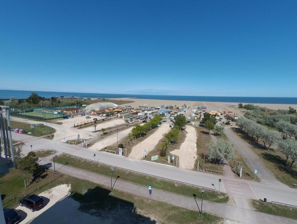 Appartamento NUOVO RISTRUTTURATO SULLA SPIAGGIA/ ON THE BEACH Llido Degli Estensi Exterior foto