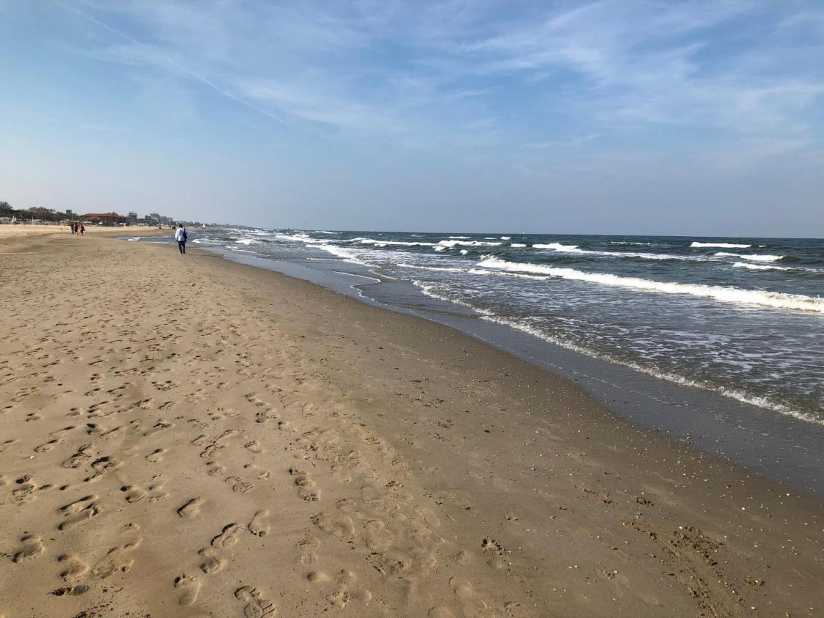 Appartamento NUOVO RISTRUTTURATO SULLA SPIAGGIA/ ON THE BEACH Llido Degli Estensi Exterior foto